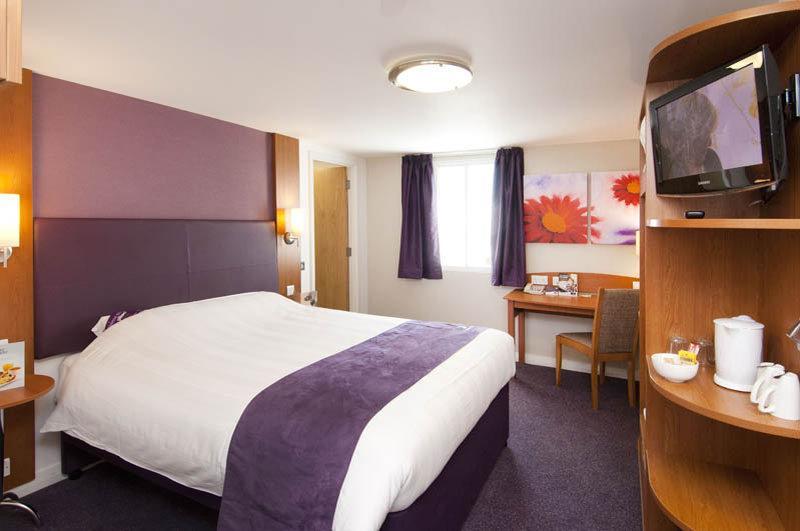 Premier Inn London Harrow Exterior foto