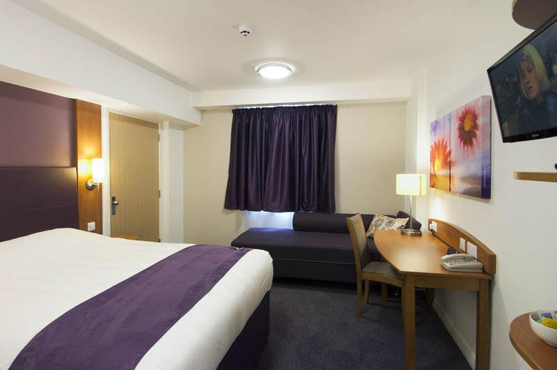 Premier Inn London Harrow Exterior foto